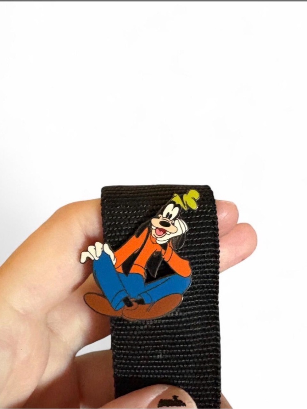 Disney Goofy Sitting Pin